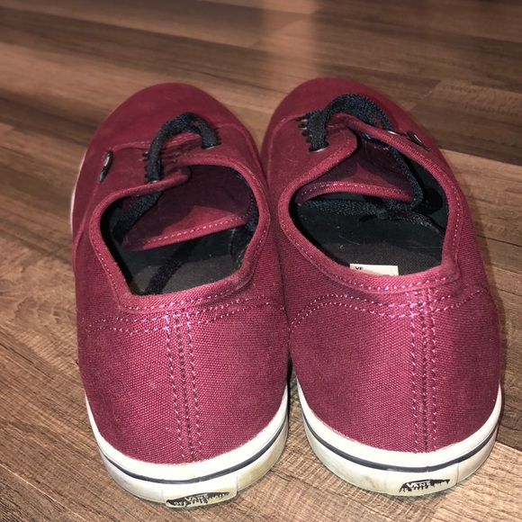 Red vans - Picture 2 of 4